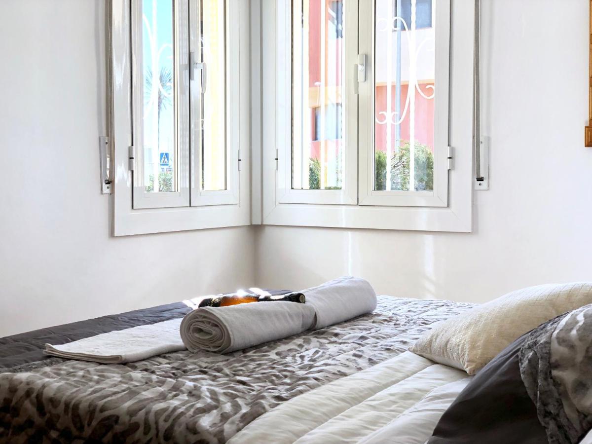 Apartament Amb Jardi A La Platja D'Empuriabrava Exteriör bild